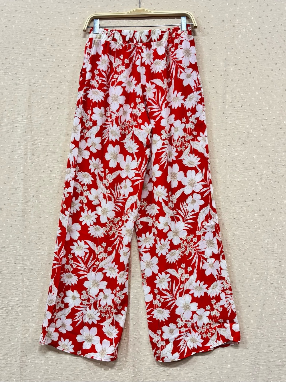 Women's Red Floral Wide-Leg Pants - Picture 4 of 4